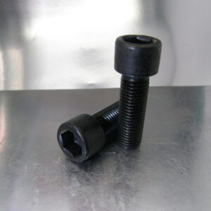 TUUMAINEN PULTTI, UNC nr 10-24 (24 kierrettä/tuuma), PITUUS 24MM, KUUSIOKOLORUUVI, 12.9 kovuus, #täyskierteinen#, halkaisija 4.38mm, EU191739